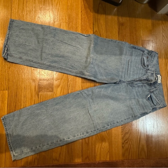 NWOT! Abercrombie & Fitch ultra loose low rise jean light wash - Picture 3 of 4